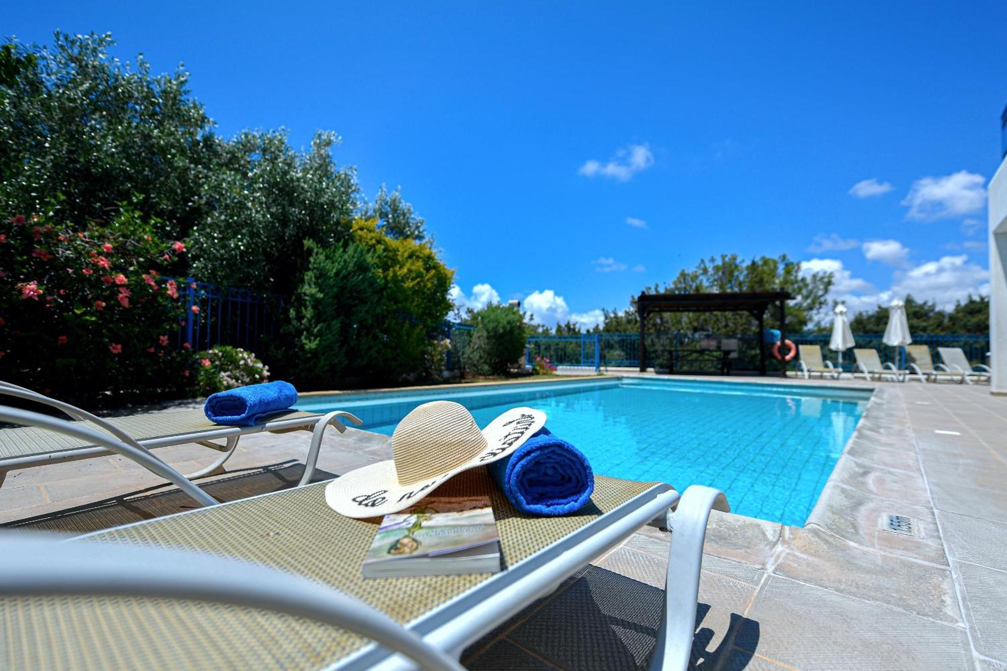 Azzurro Holiday Villas เปเยีย ภายนอก รูปภาพ