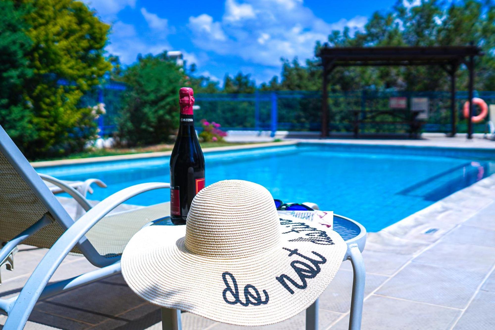 Azzurro Holiday Villas เปเยีย ภายนอก รูปภาพ
