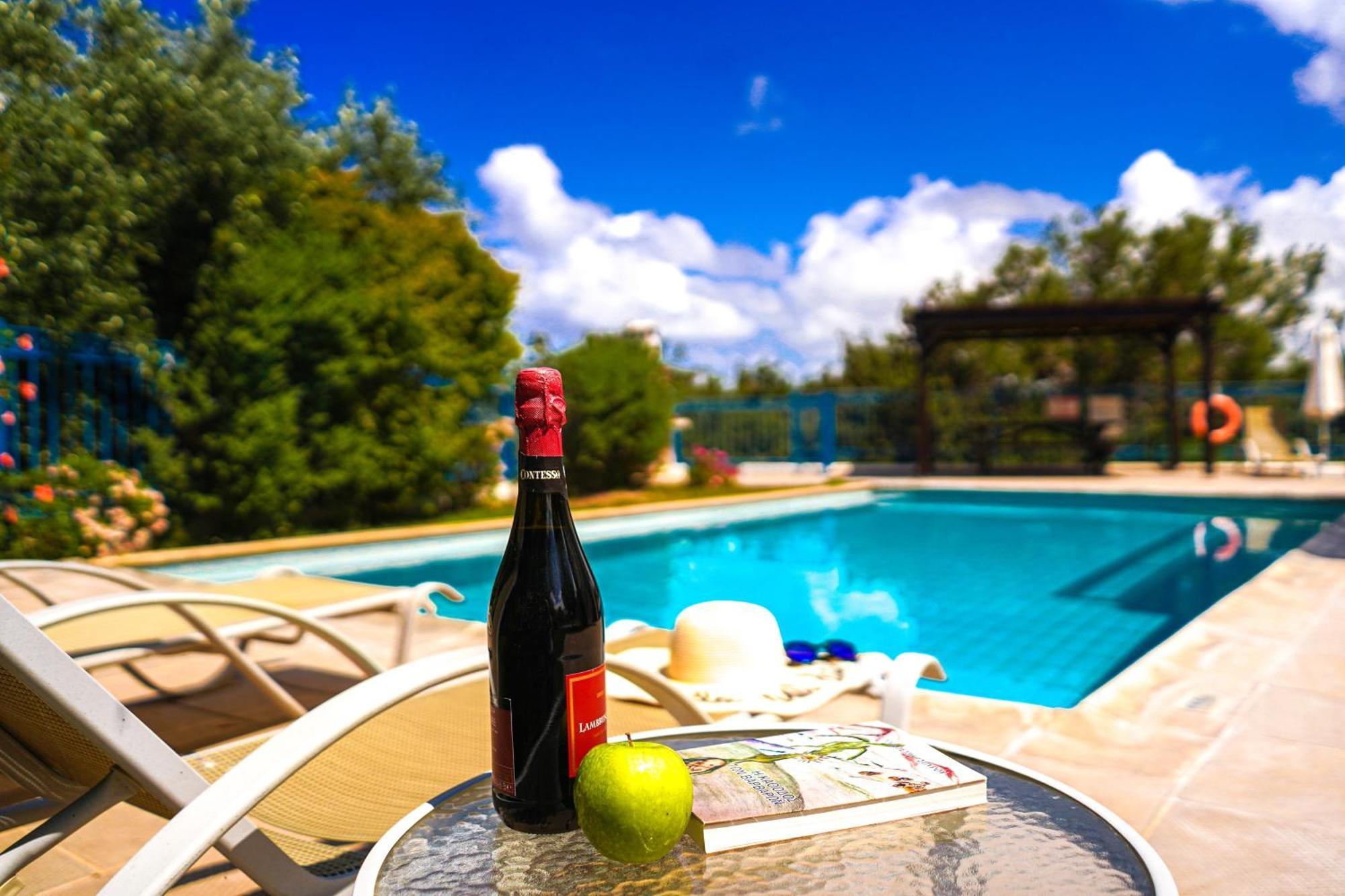Azzurro Holiday Villas เปเยีย ภายนอก รูปภาพ