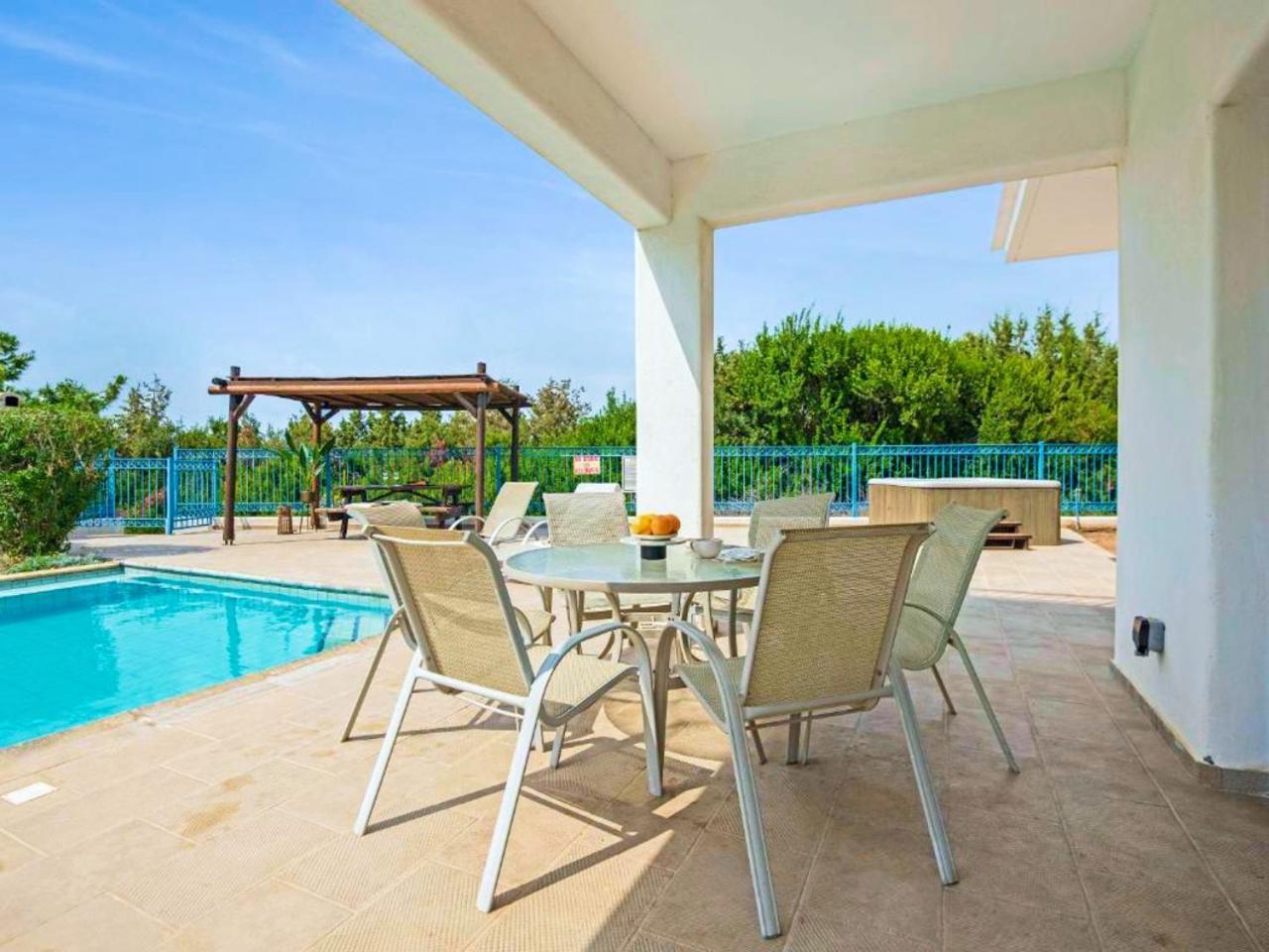 Azzurro Holiday Villas เปเยีย ภายนอก รูปภาพ